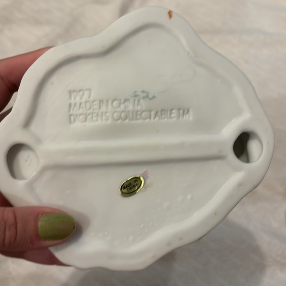 Dicken’s Collectibles Christmas Village pieces - Picture 5 of 11